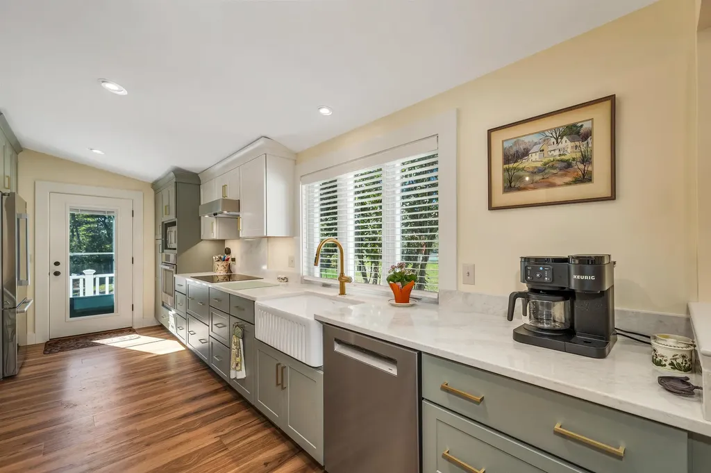 8 Pine Hill Road Wolfeboro NH 03894
