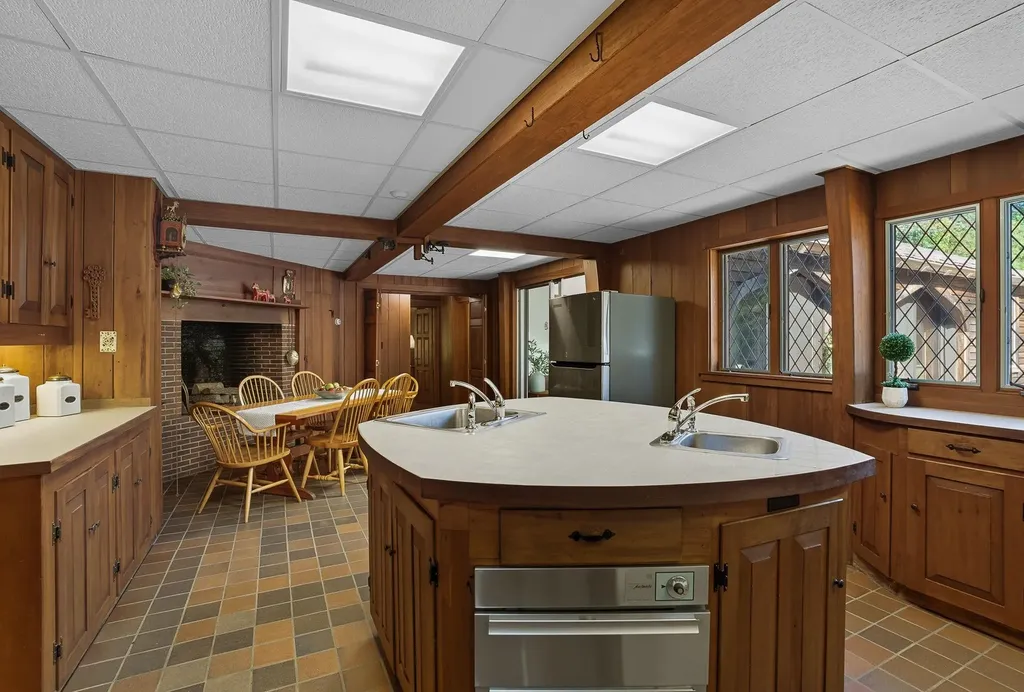 143 Worcester Road Hollis NH 03049