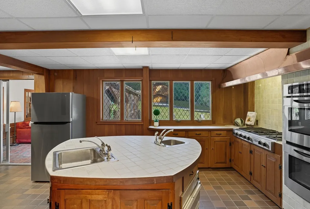 143 Worcester Road Hollis NH 03049