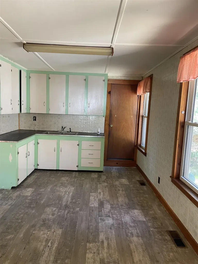 14 River Road Brentwood NH 03885