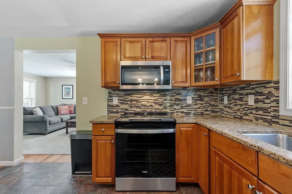 162 Tiffany Lane Manchester NH 03104