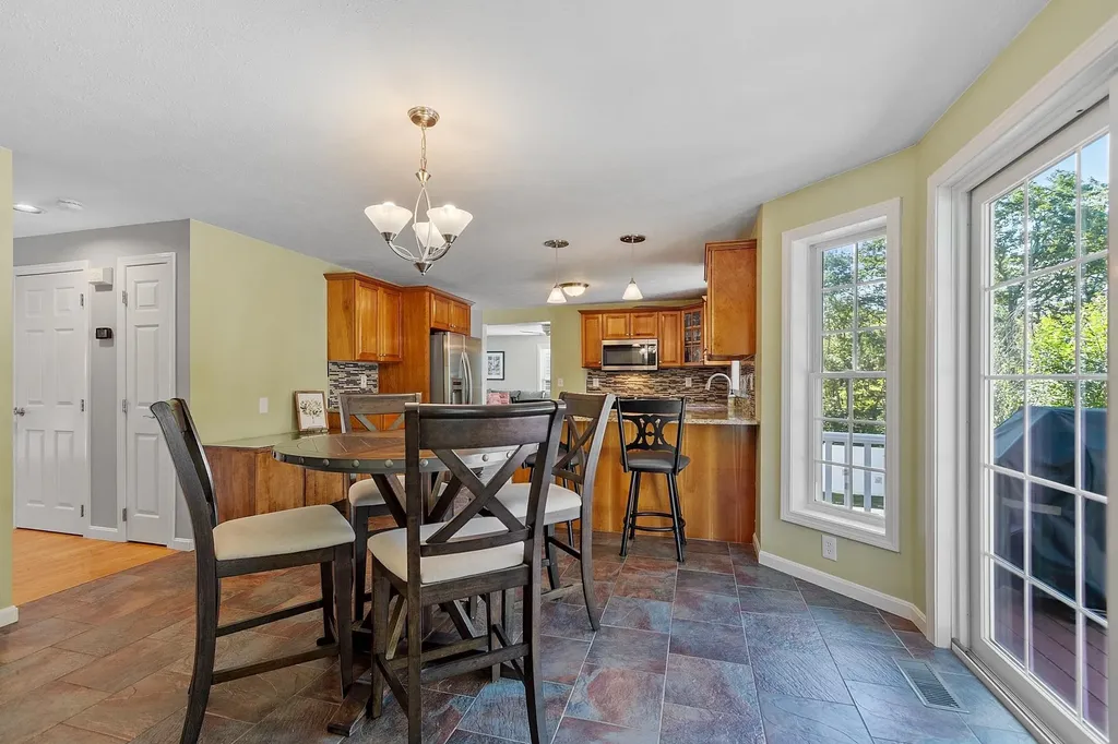 162 Tiffany Lane Manchester NH 03104