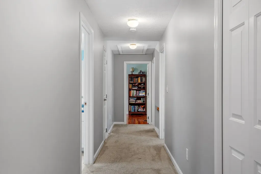 162 Tiffany Lane Manchester NH 03104