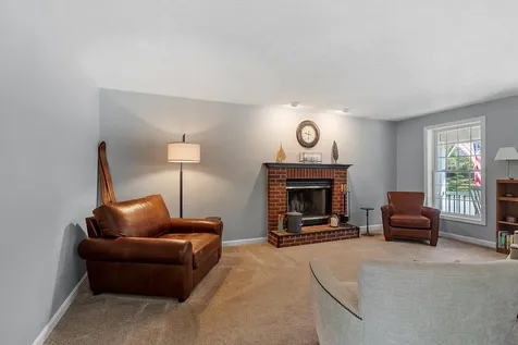 162 Tiffany Lane Manchester NH 03104