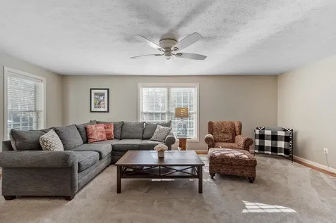 162 Tiffany Lane Manchester NH 03104