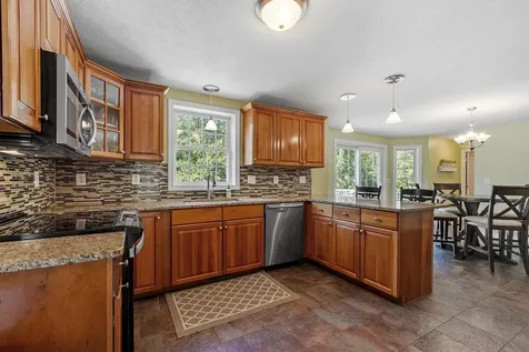 162 Tiffany Lane Manchester NH 03104