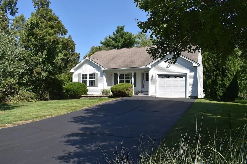 27 Amanda Drive Hudson NH 03051