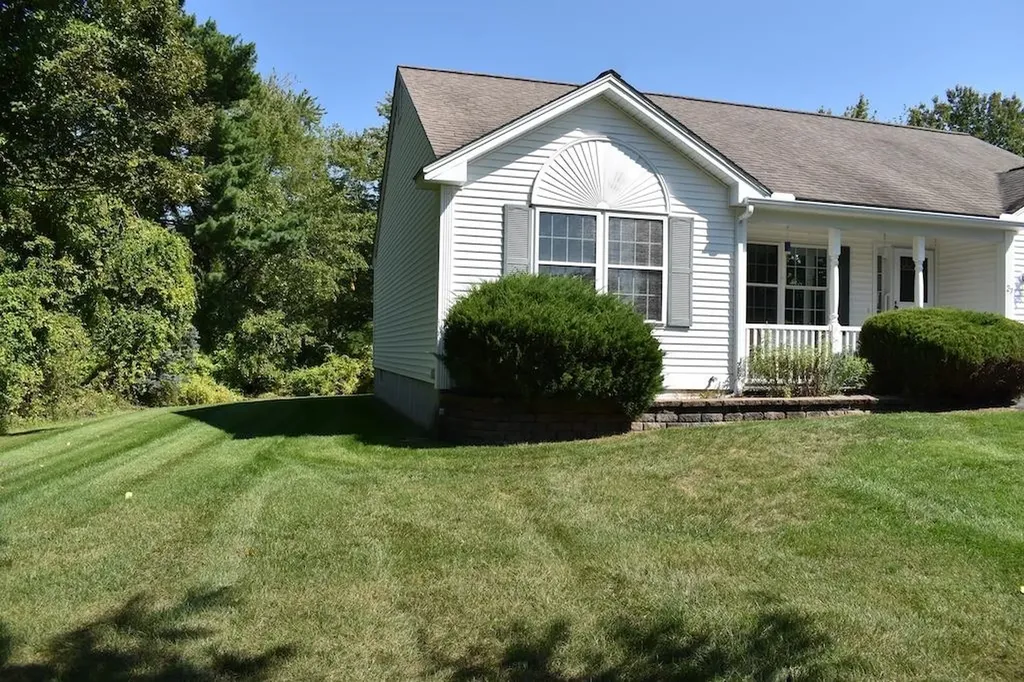 27 Amanda Drive Hudson NH 03051