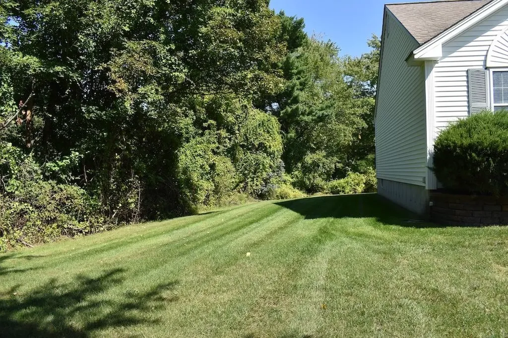 27 Amanda Drive Hudson NH 03051