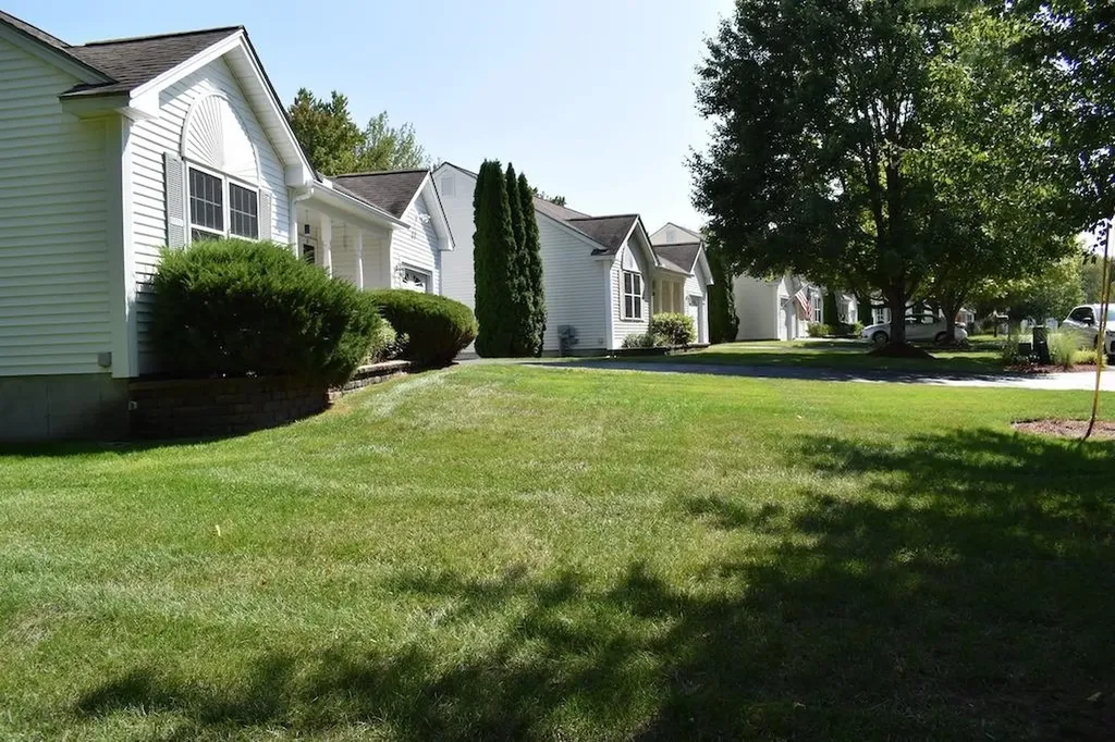 27 Amanda Drive Hudson NH 03051