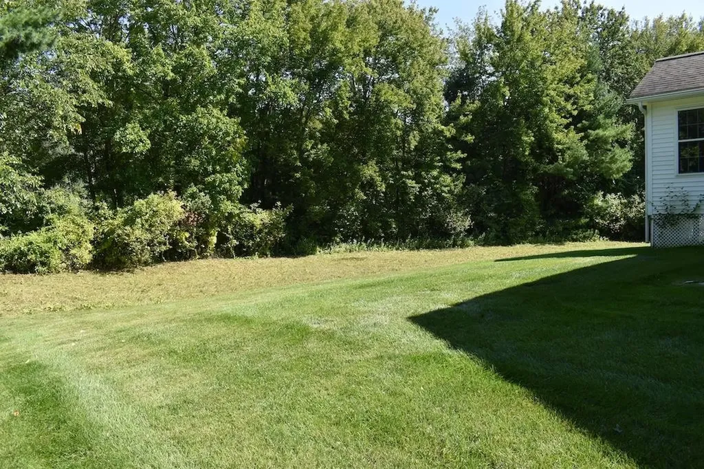 27 Amanda Drive Hudson NH 03051