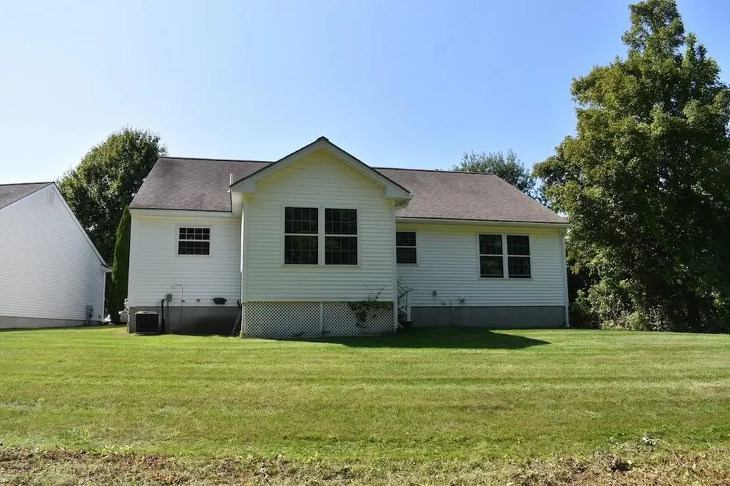 27 Amanda Drive Hudson NH 03051