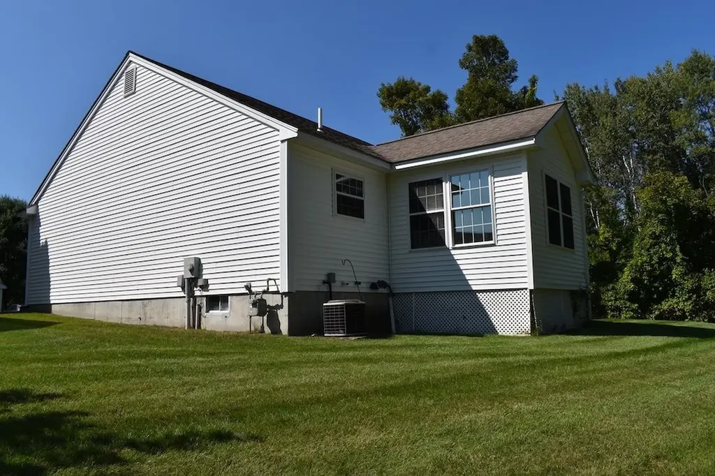 27 Amanda Drive Hudson NH 03051