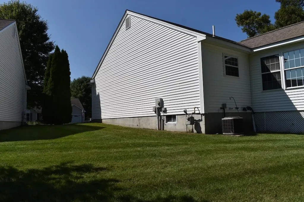 27 Amanda Drive Hudson NH 03051