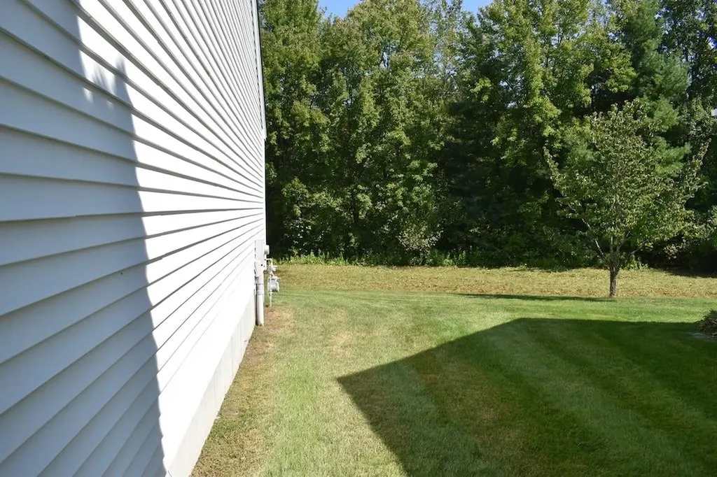 27 Amanda Drive Hudson NH 03051