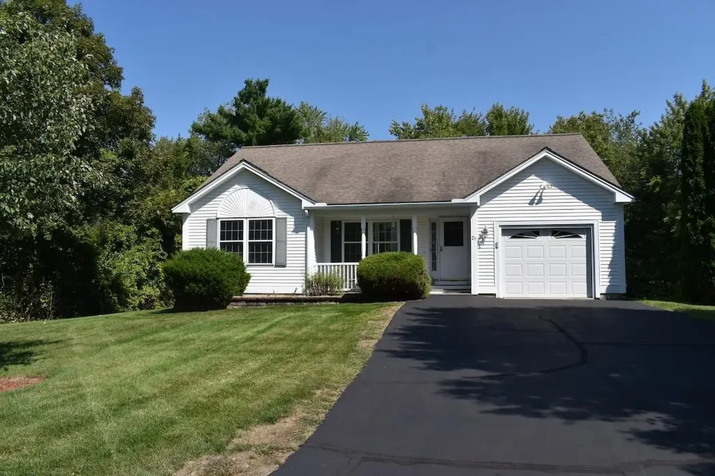 27 Amanda Drive Hudson NH 03051