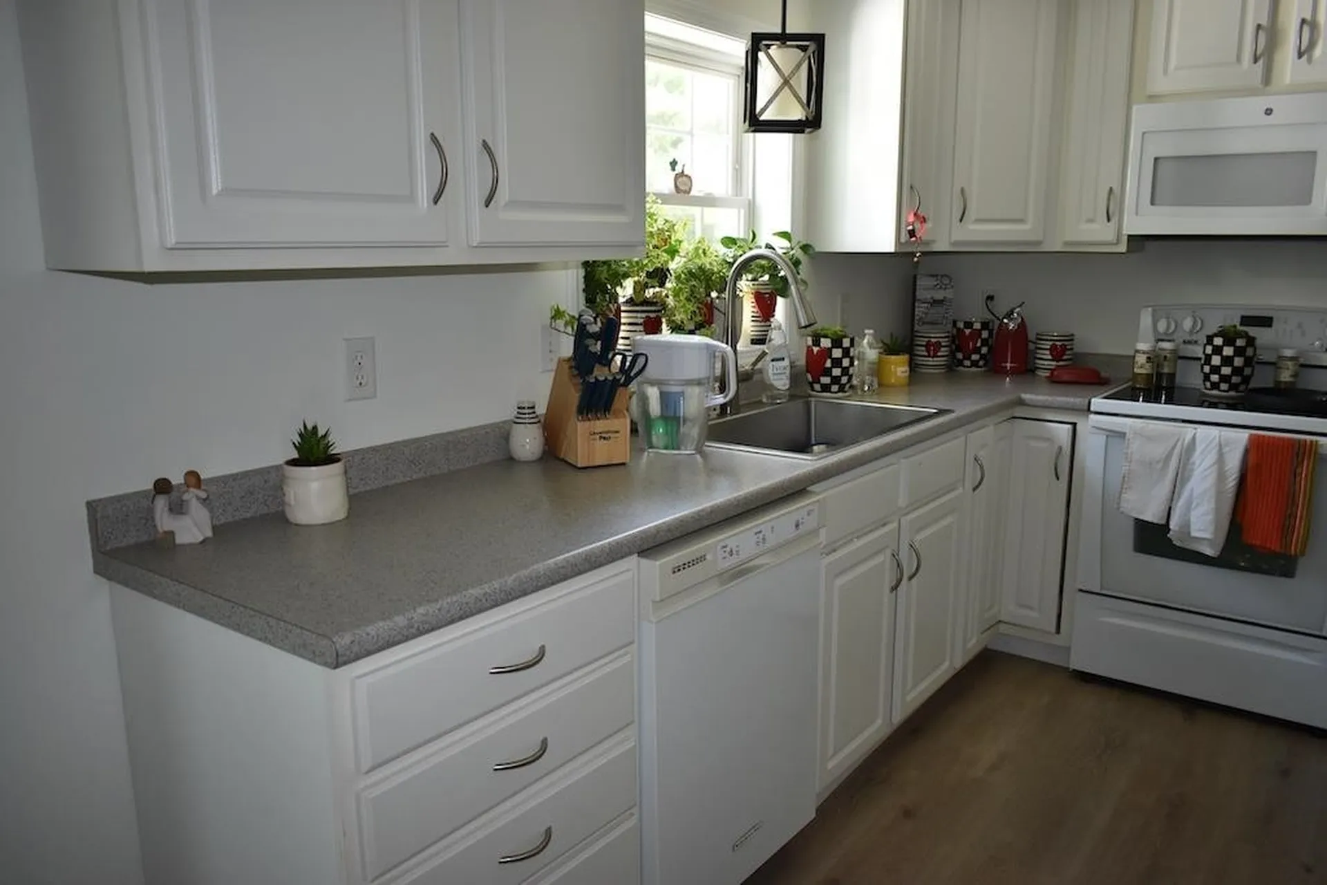 27 Amanda Drive Hudson NH 03051