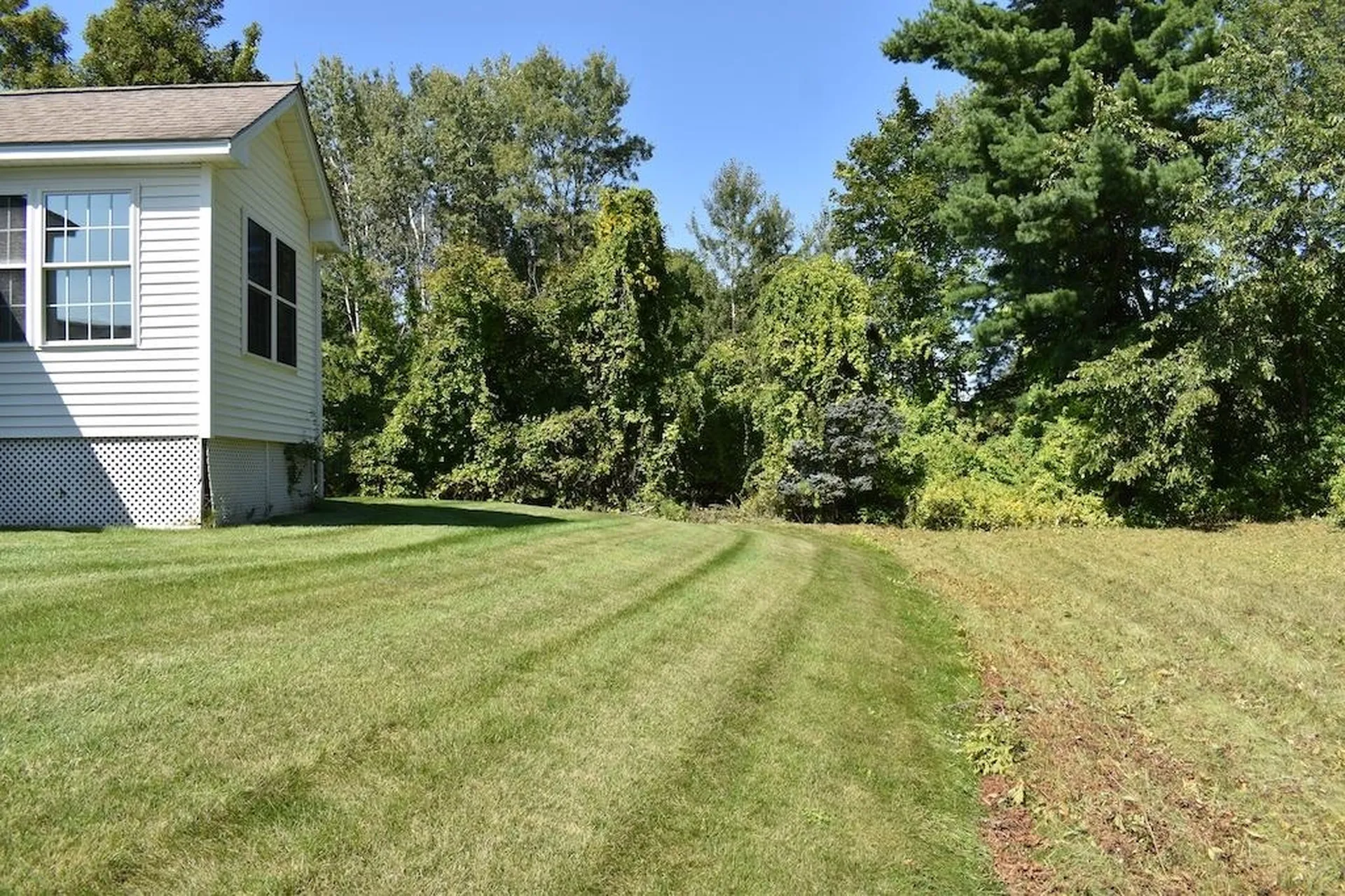 27 Amanda Drive Hudson NH 03051