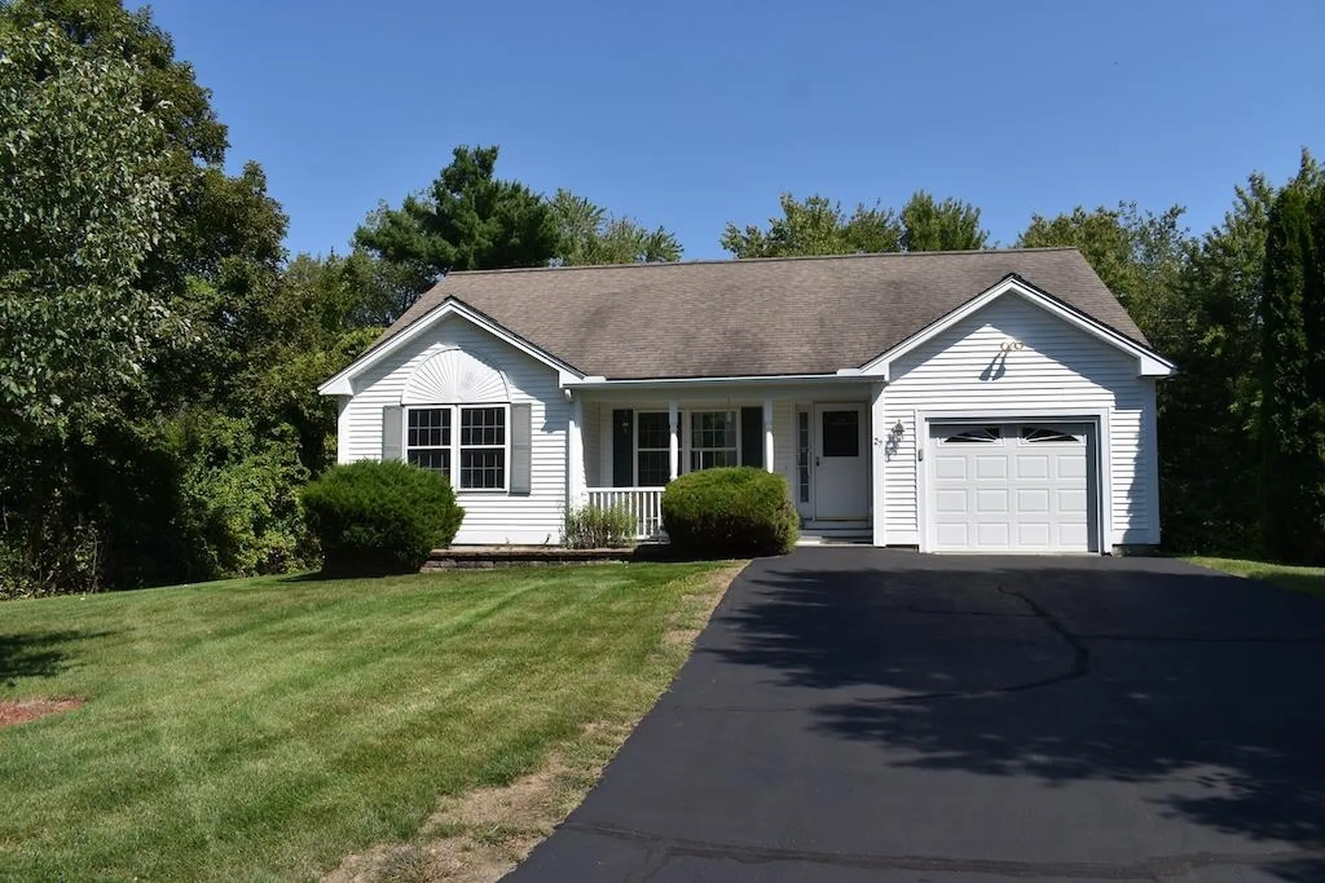 27 Amanda Drive Hudson NH 03051