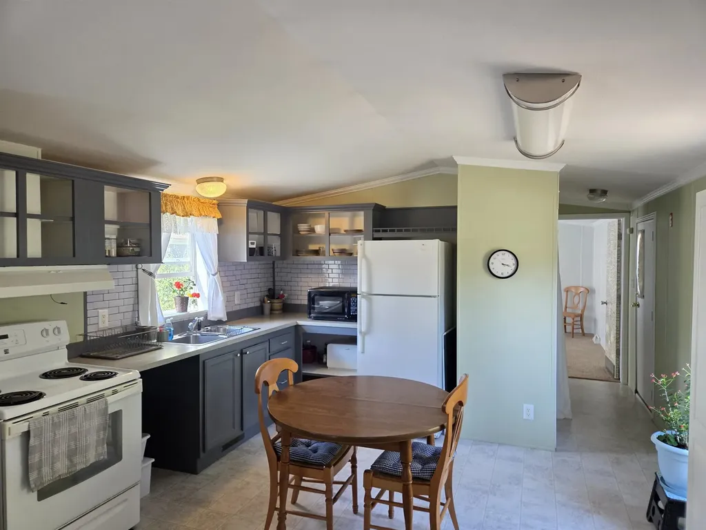 15 Mayhew Road Campton NH 03223