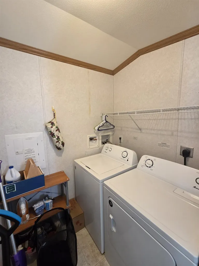 15 Mayhew Road Campton NH 03223