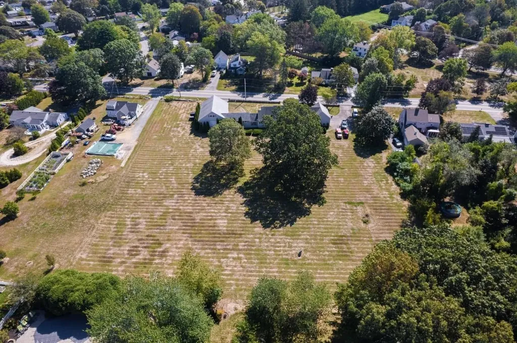 24 Locke Road Hampton NH 03842