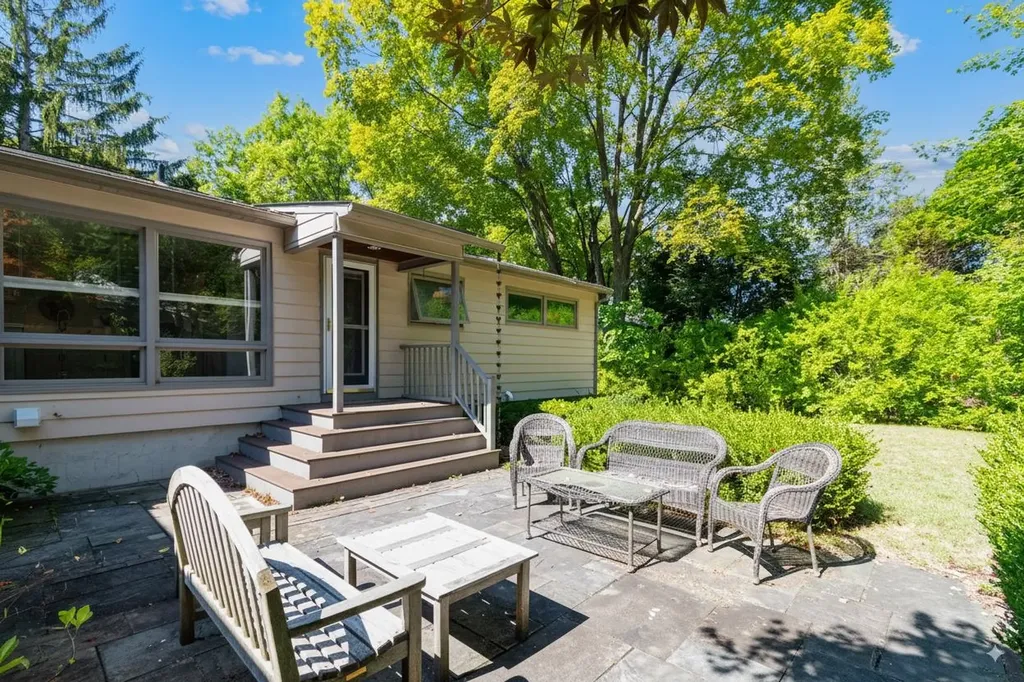 2 Crescent Road Burlington VT 05401-4116