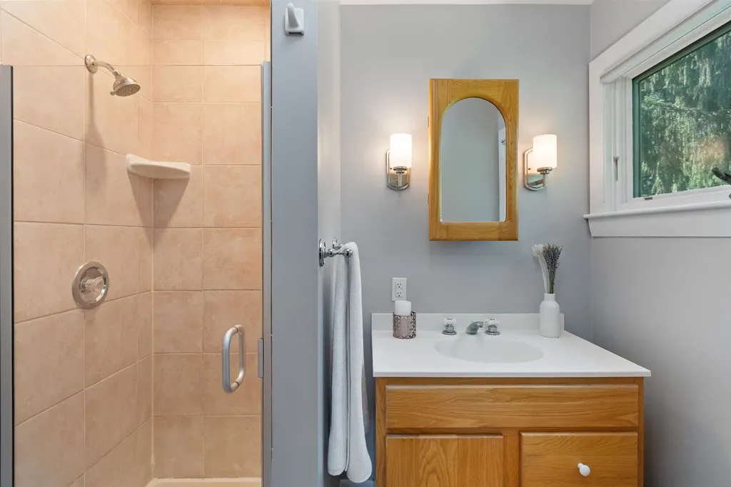 2 Crescent Road Burlington VT 05401-4116