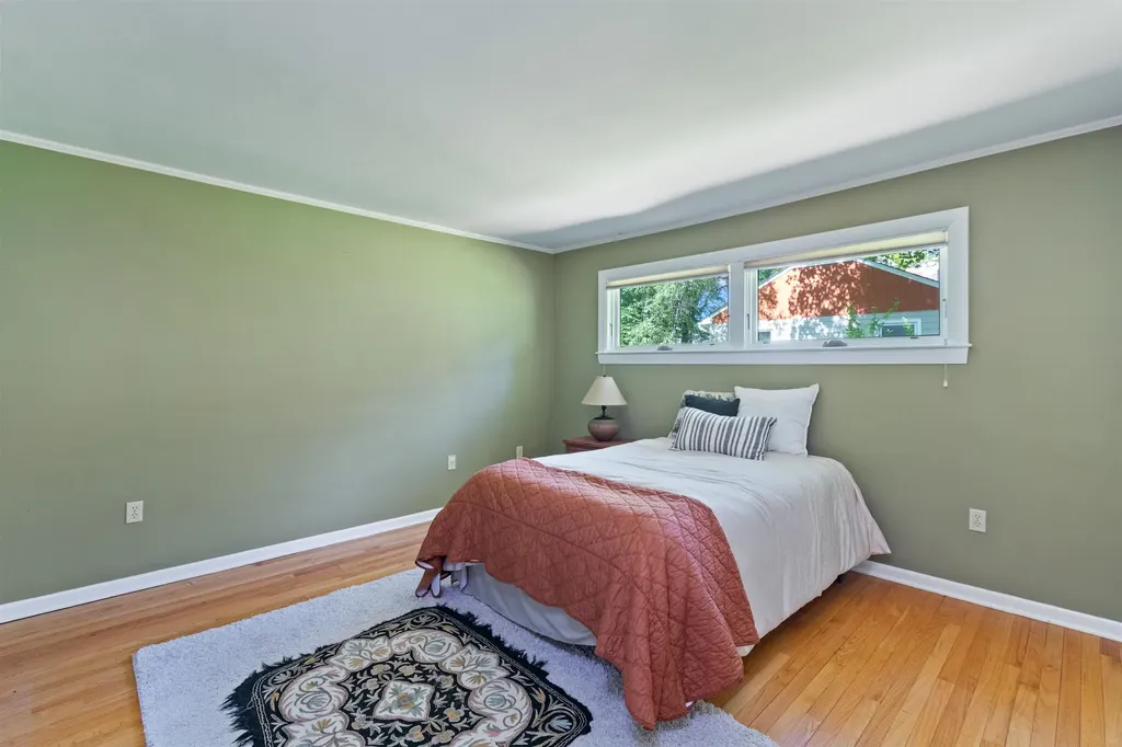 2 Crescent Road Burlington VT 05401-4116