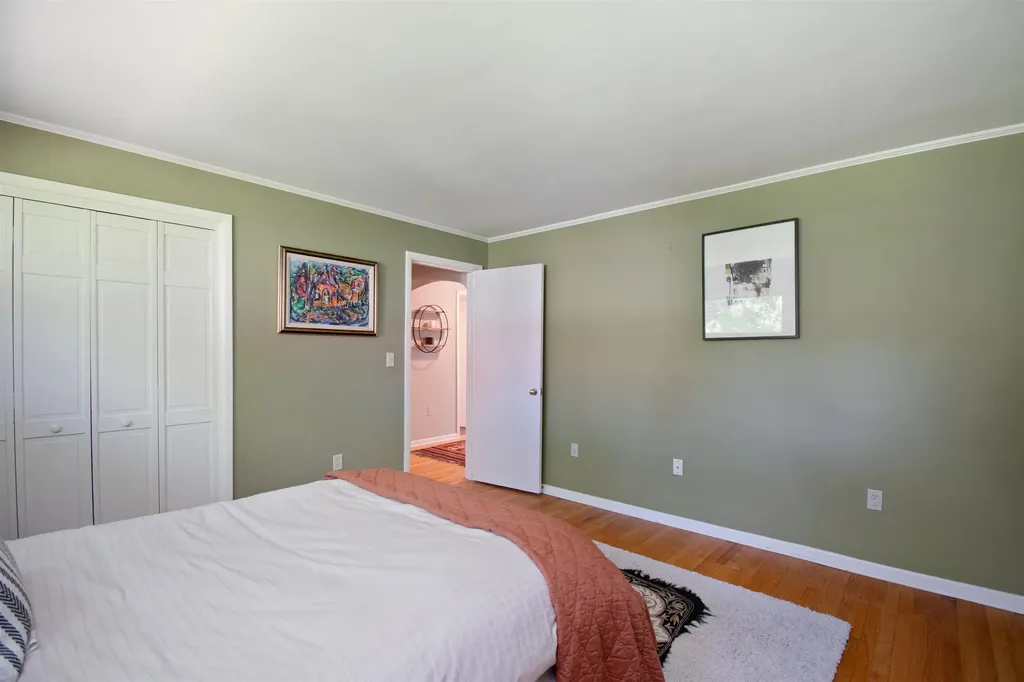 2 Crescent Road Burlington VT 05401-4116