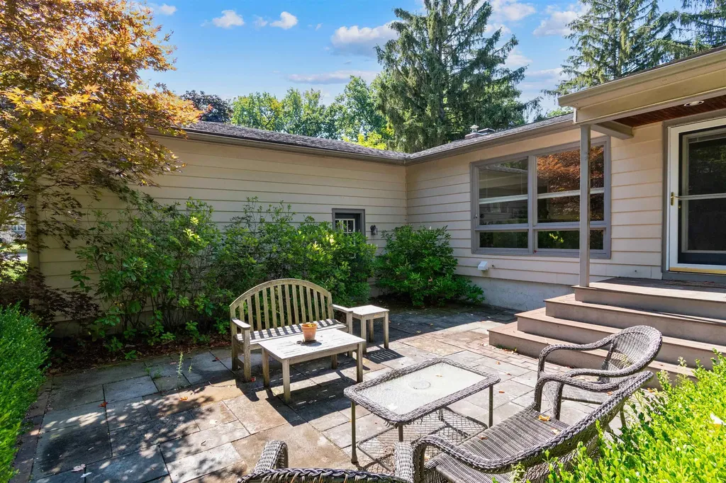 2 Crescent Road Burlington VT 05401-4116
