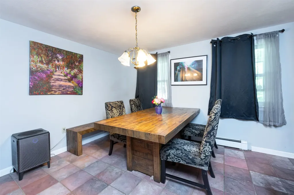 18 Lund Drive Hudson NH 03051