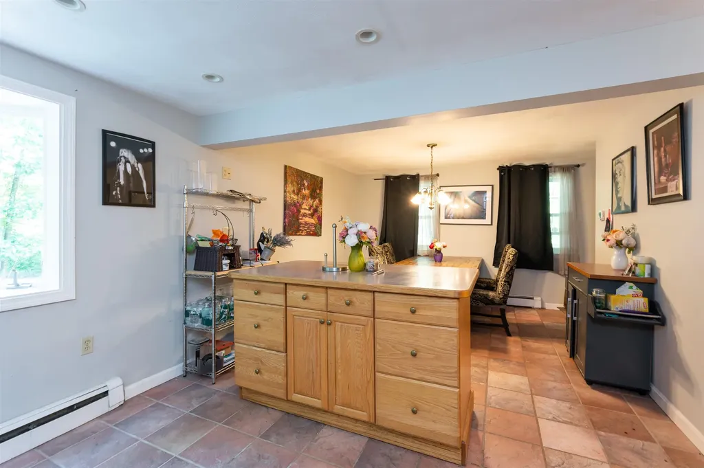 18 Lund Drive Hudson NH 03051