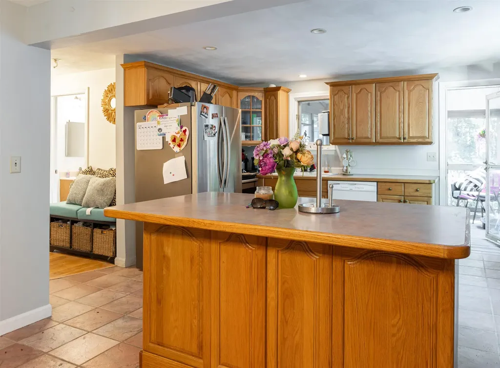 18 Lund Drive Hudson NH 03051
