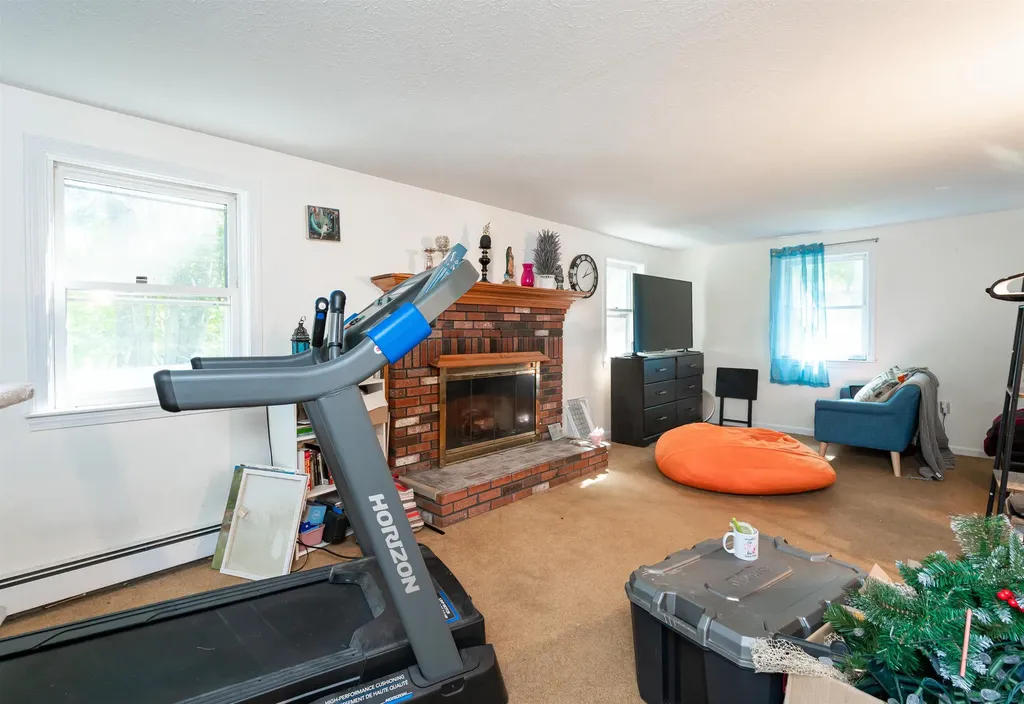 18 Lund Drive Hudson NH 03051