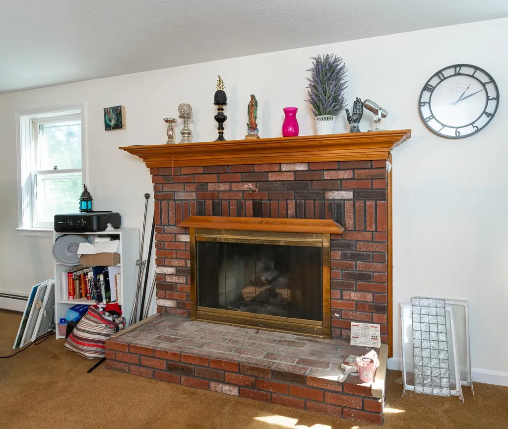 18 Lund Drive Hudson NH 03051