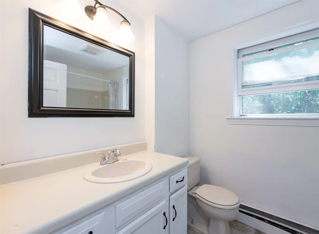 18 Lund Drive Hudson NH 03051