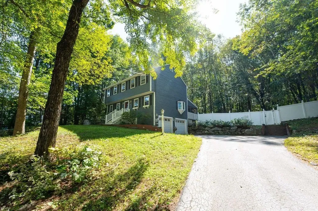 18 Lund Drive Hudson NH 03051