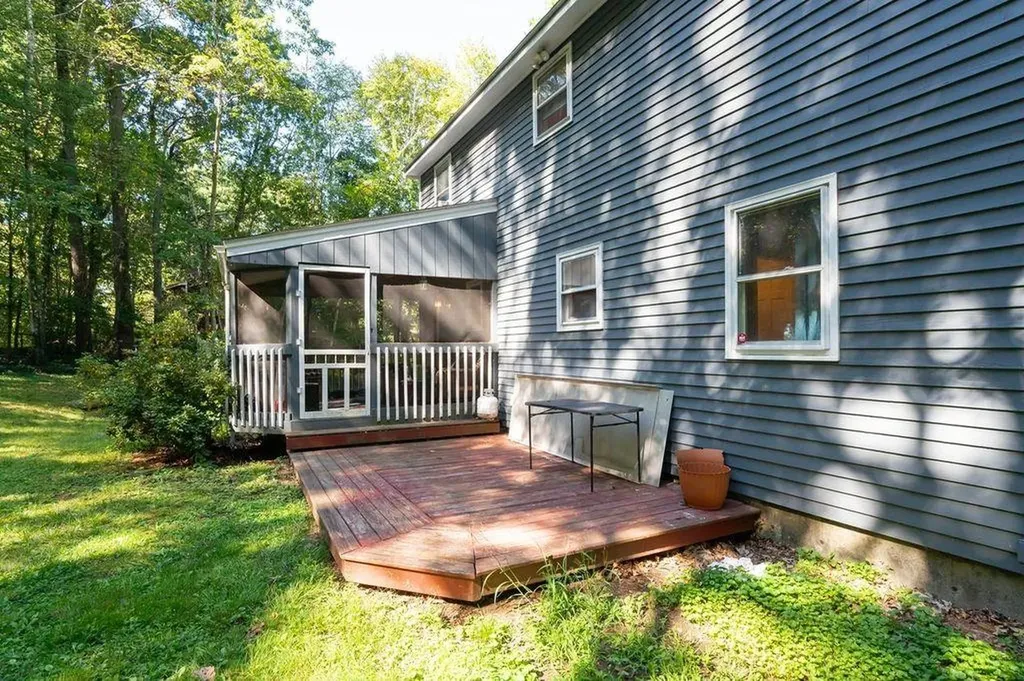 18 Lund Drive Hudson NH 03051