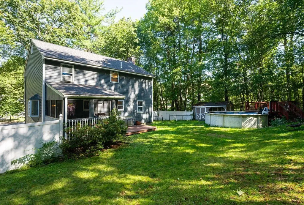 18 Lund Drive Hudson NH 03051
