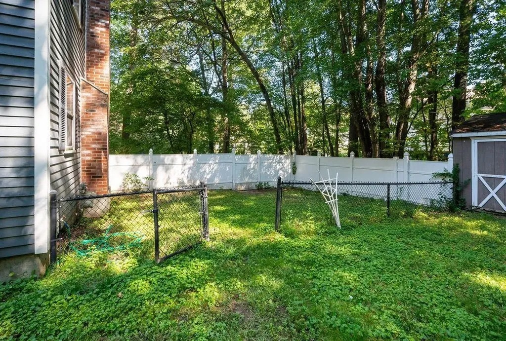 18 Lund Drive Hudson NH 03051