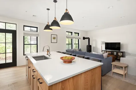 60-B Landing Circle Stowe VT 05672