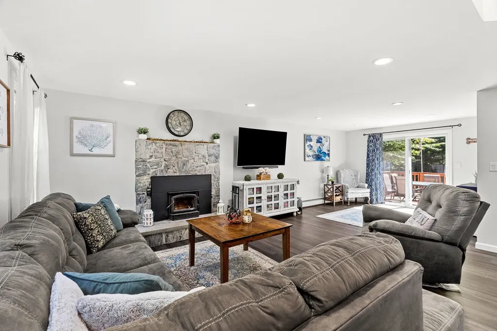 1 Sandy Lane Hooksett NH 03106-2309