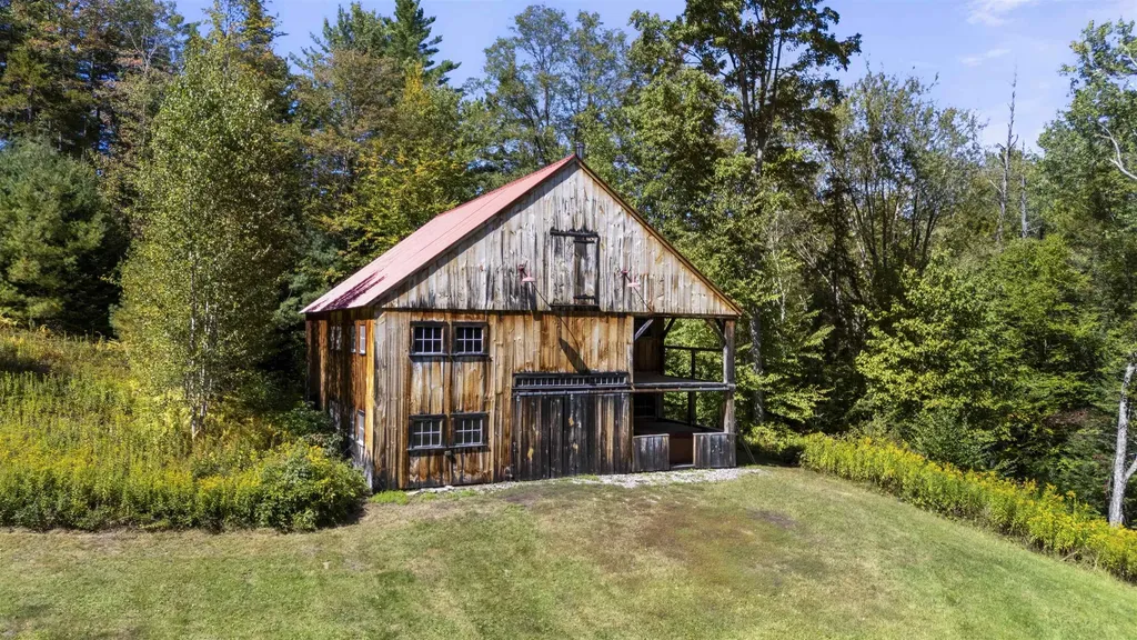 3221 Hapgood Pond Road Peru VT 05155