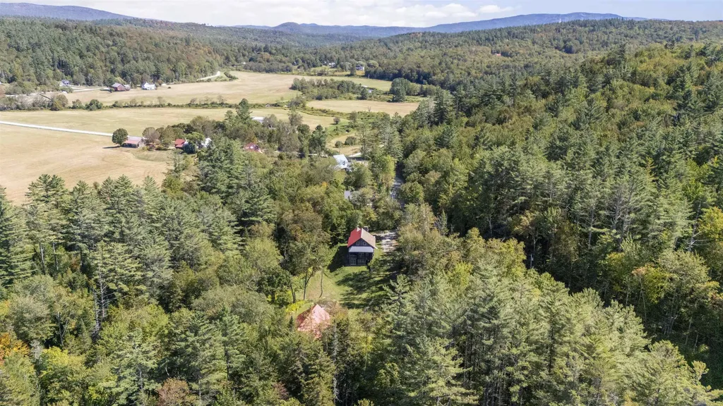 3221 Hapgood Pond Road Peru VT 05155