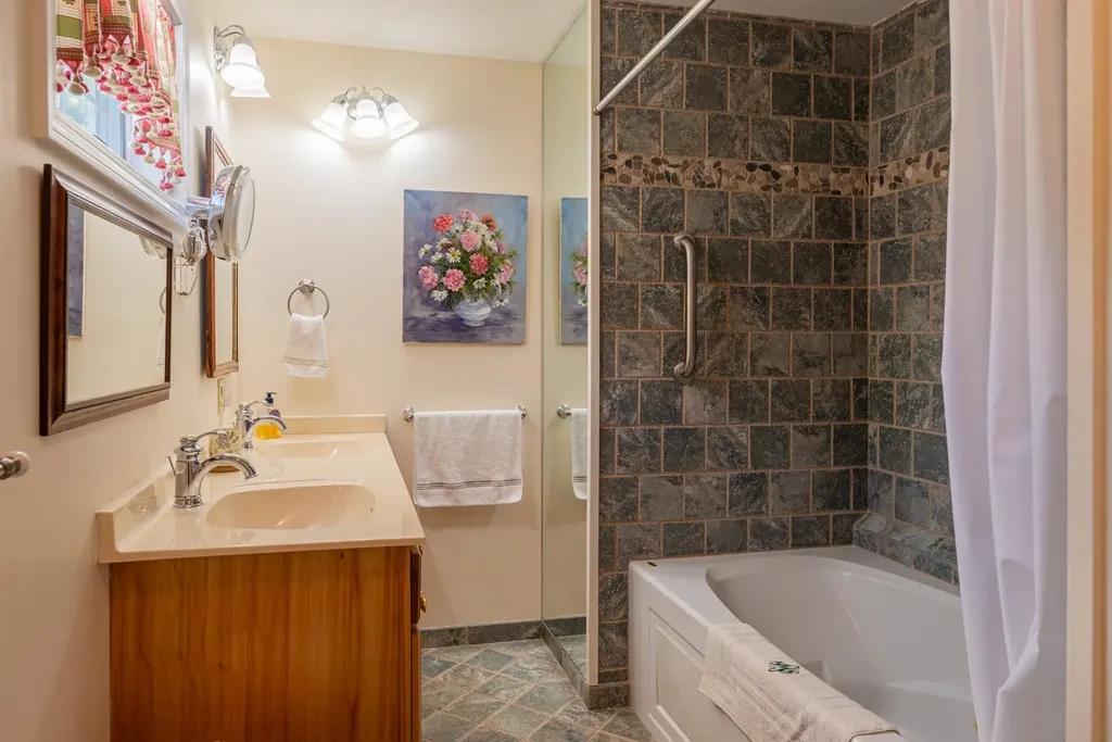 263 Kestrel Court Manchester VT 05254