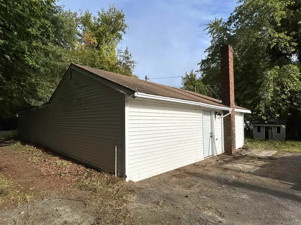 108 Route 125 Kingston NH 03848