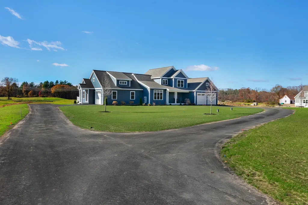 8 Acadia Drive Hudson NH 03051