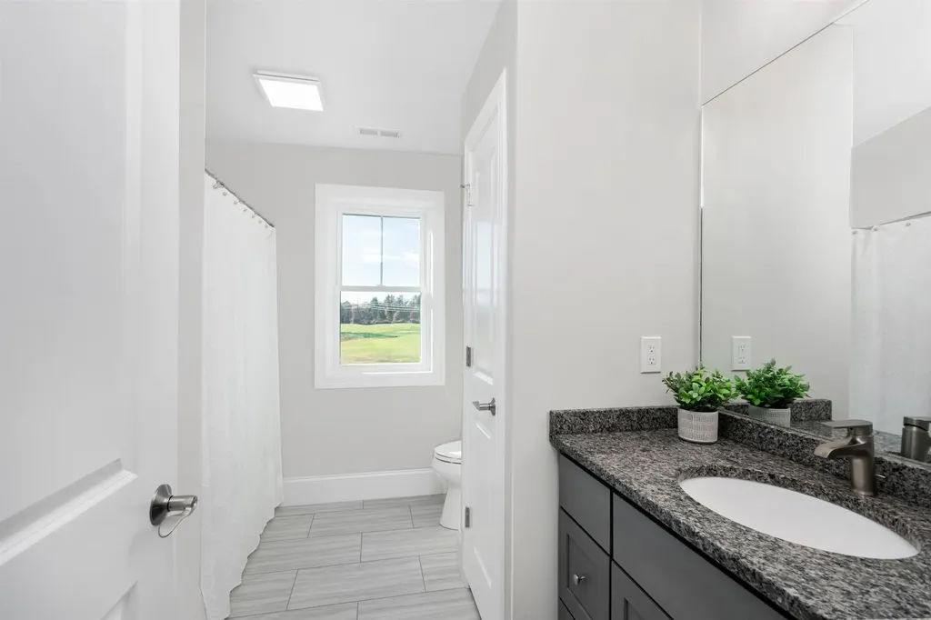 8 Acadia Drive Hudson NH 03051