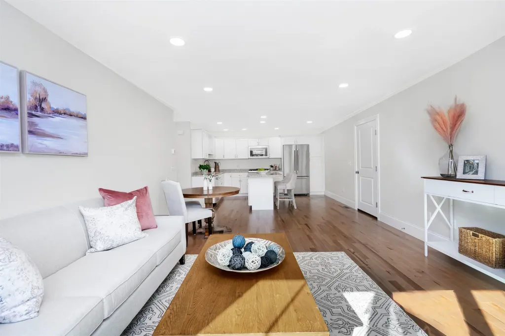 8 Acadia Drive Hudson NH 03051